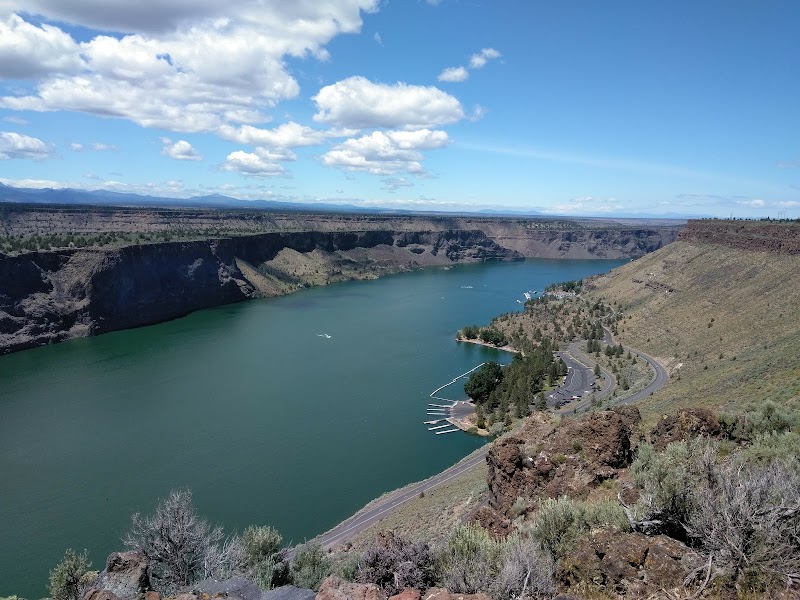 Kayak or paddleboard Lake Billy Chinook