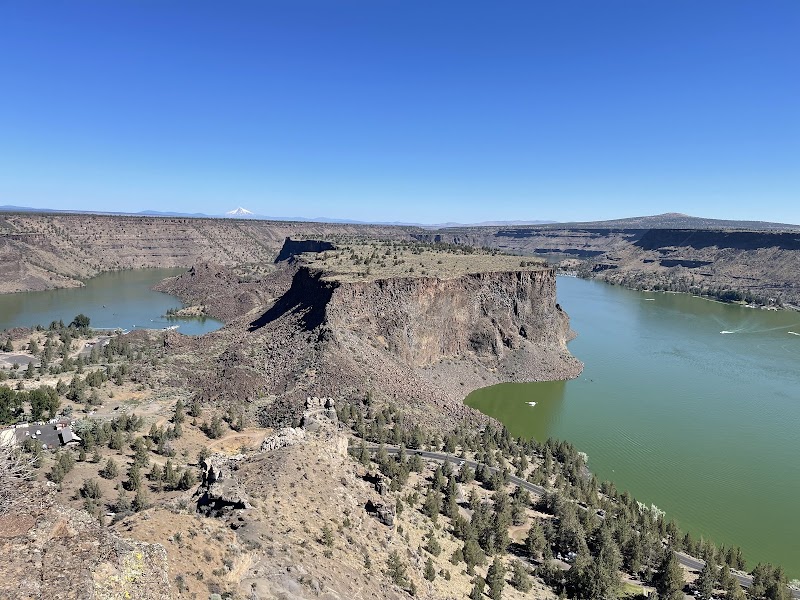 Hike the Tam-a-lau Trail