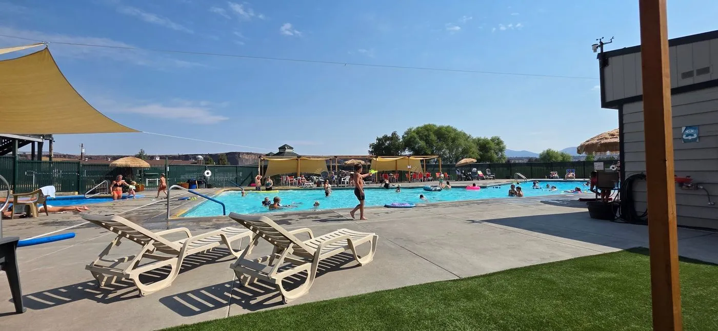 Heated seasonal swimming pool